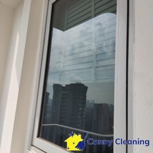 window-cleaning-canny-cleaning-singapore-condo-queenstown